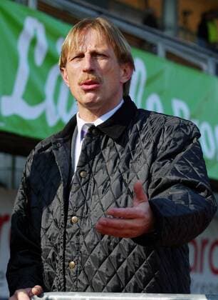 Trainer Christoph Daum (Wien) unzufrieden Fußball Herren tmobileBundesliga 2002 2003, Bregenz - FK Austria Memphis Magna Wien 1:2, Vdig Einzelbild Bregenz