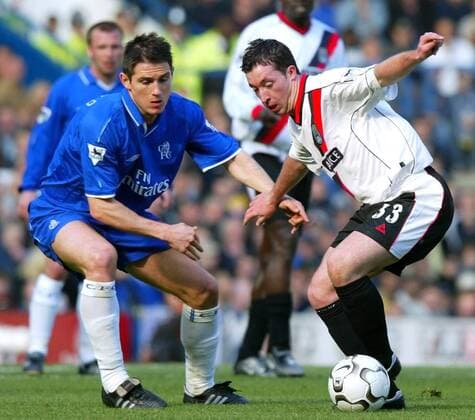 Robbie Fowler (re., Manchester) gegen Frank Lampard (Chelsea) Fußball Herren English Premier League 2002 2003, 1. Englische Liga, FC Chelsea London - Manchester City 5:0, Vdig Gruppe London Dynamik,