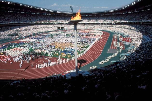 Eröffnungsfeier im Olympiastadion von Seoul; im Mittelkreis sind die Athleten versammelt Leichtathletik OS Sommer Herren Olympische Sommerspiele 1988, Olympia, Olympiade, Spiele Totale Olympiastadion Seoul