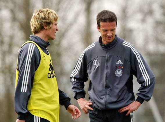 Benjamin Lauth (li.) und Fredi Bobic (beide Deutschland) Fußball Herren Nationalmannschaft 2003, Nationalteam, Training, Nationalmannschaftstraining Gruppe Herzogenaurach