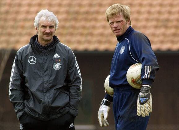 Teamchef Rudi Völler (li.) und Torwart Oliver Kahn (beide Deutschland) Fußball Herren Nationalmannschaftstraining 2003, Nationalmannschaft, Nationalteam, Training, Gruppe Herzogenaurach