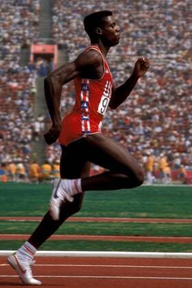 Carl Lewis (USA) Leichtathletik OS Sommer Herren Olympische Spiele 1984, Sommerspiele, Olympia, Olympiade, Nationaltrikot, Einzelbild Los Angeles Dynamik,