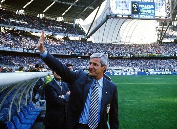 Trainer Marcello Lippi (Juve) winkt den Zuschauern Fußball Herren Serie A 1994 1995, 1. Italienische Liga, Juventus Turin Einzelbild Turin