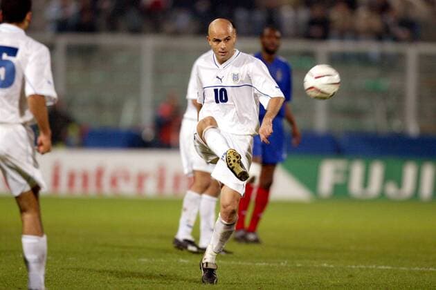 Josef Abukasis (Israel) am Ball Fußball Länderspiel Herren Europameisterschaftsqualifikation 2003, Qualifikation, Nationalmannschaft, Nationalteam, Länderspiel Einzelbild Palermo Dynamik,  