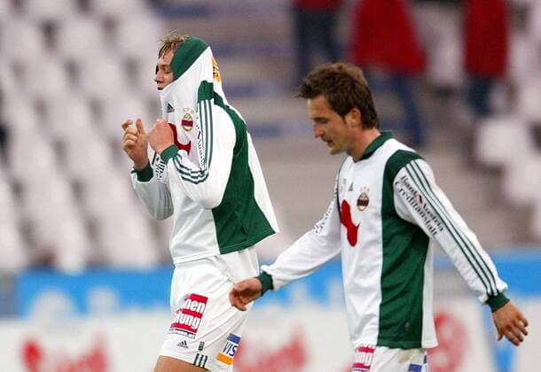Roman Kienast (Rapid Wien) - Abgang Fußball Herren tmobileBundesliga 2002 2003, 1. Österreichische Liga, Salzburg - SK Rapid Wien 2:0, Vdig Einzelbild Salzburg Enttäuschung,