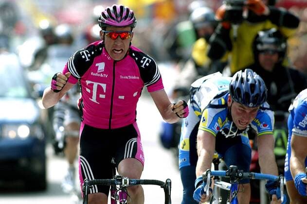 Andreas Klier (Deutschland Team Telekom, li.) - Siegesjubel, daneben Henk Vogels (Australien Navigators) Radsport Herren Gent-Wevelgem 2003, Radrennsport, Radrennsport, Straßenradsport, Straßenradrennsport, Radrennen Gruppe Wevelgem Freude,