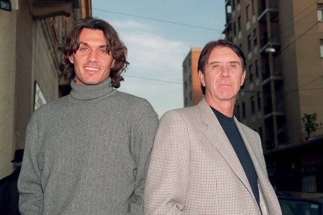 Paolo Maldini, 50. Geburtstag am 26. Juni Paolo (li.) und Cesare Maldini (beide Milan) - Vater und Sohn in den Straßen von Mailand Fußball Herren Serie A 1998 1999, 1. Italienische Liga, AC Mailand Gruppe Mailand