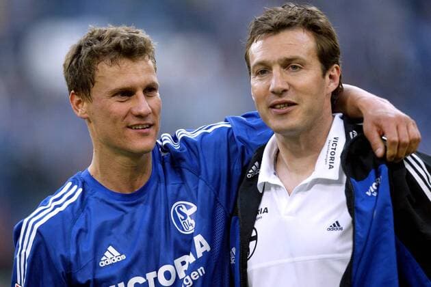 Interims-Teamchef Marc Wilmots (re.) und Ebbe Sand (beide Schalke) Fußball 1. BL Herren Saison 2002 2003, FC Schalke 04 Gruppe Gelsenkirchen Harmonie Freude,