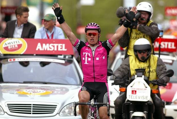 Alexander Vinokourov (Kasachstan Telekom) - Siegesjubel Radsport Herren Amstel Gold Race 2003, Straßenradsport Einzelbild Niederlande Freude, Begeisterung,