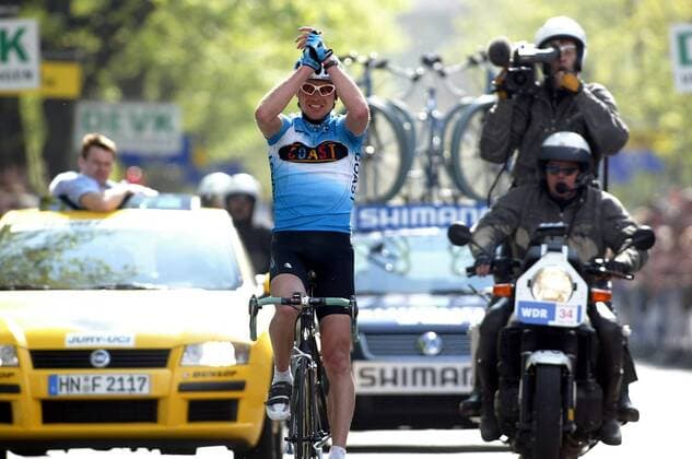 Jan Ullrich (Deutschland Coast) - Siegesjubel Radsport Herren 88. Rund um Köln 2003, Straßenradsport, Rad, Straße Einzelbild Freude,