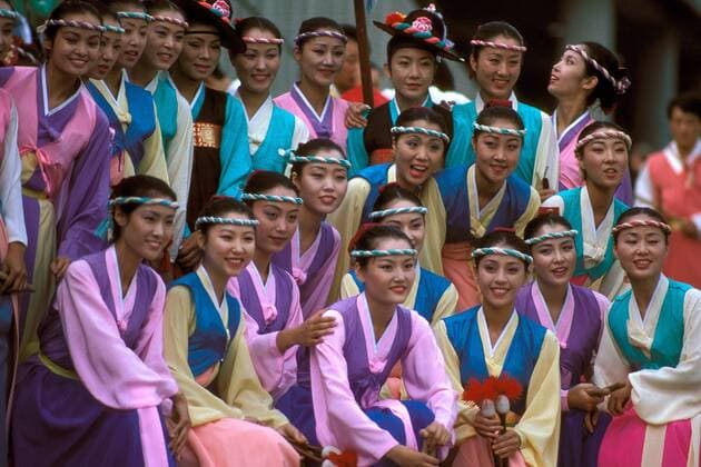 Südkoreanische Frauen in landestypischer Tracht anläßlich der Eröffnungsfeier zu den olympischen Spielen 1988 in Seoul OS Sommer Damen Olympische Sommerspiele 1988, Olympia, Olympiade, Spiele, Eröffnungsveranstaltung, Feier, Fest Totale Seoul Freude,