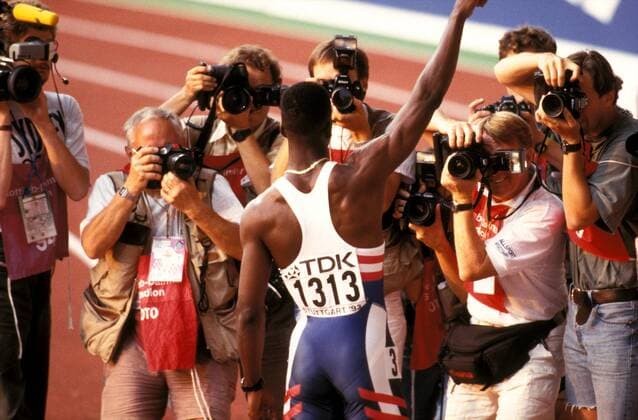 Michael Johnson (USA) - Siegesjubel vor den Sportfotografen Leichtathletik WM Herren Weltmeisterschaft 1993, Nationaltrikot, 400m, 400 m, Meter Gruppe Stuttgart