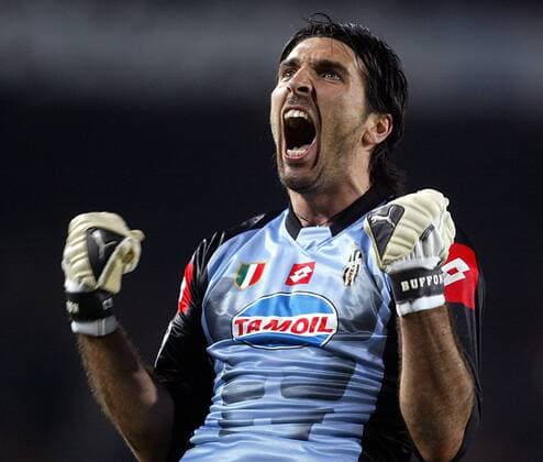 Torwart Gianluigi Buffon (Juve) - mit einem Urschrei in die Halbfinals Fußball EC 1 Herren Champions League 2002 2003, Viertelfinale, Barcelona - Juventus Turin 1:2 n.V., Vdig Einzelbild Barcelona Freude, Begeisterung,  