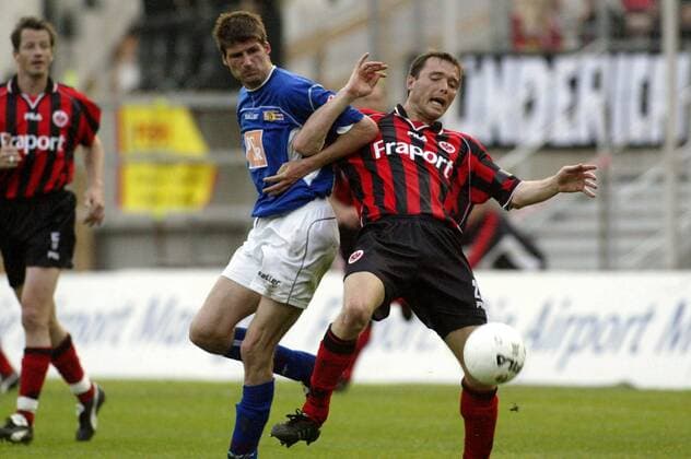 Markus Beierle (Frankfurt, re.) gegen Jan Sandmann (Union) Fußball 2. BL Herren Saison 2002 2003, Eintracht Frankfurt - 1.FC Union Berlin 0:0, Vdig Gruppe Frankfurt M.
