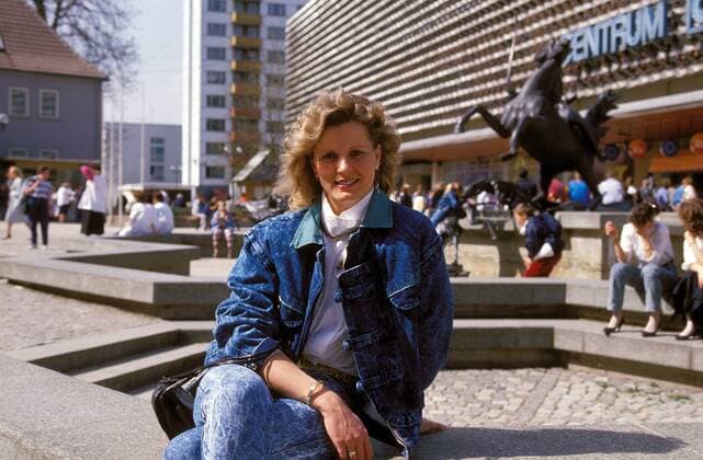 Ex-Schwimmerin Kornelia Ender-Grummt (DDR) bei einem Stadtbummel Schwimmen Damen Schwimmsport 1987, Shooting, Fotoshooting, Fototermin, Vdia Einzelbild