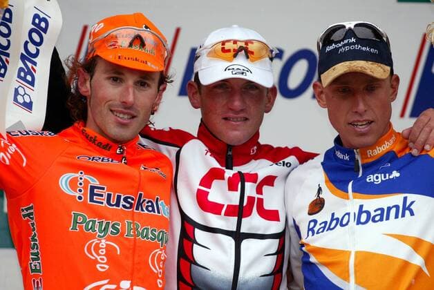 Sieger Tyler Hamilton (USA CSC, Mitte), Iban Mayo (Spanien Euskaltel-Euskadi, li.) und Michael Boogerd (Niederlande Rabobank) Radsport Herren Lüttich - Bastogne - Lüttich 2003, Rad, Straße, Straßenradsport, Radklassiker, Frühjahrsklassiker Gruppe