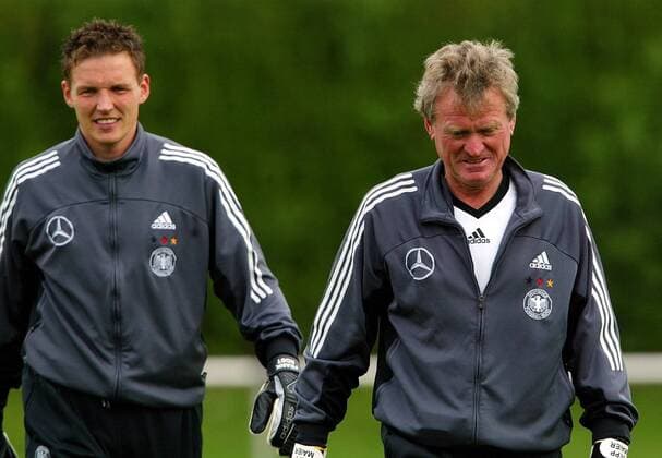 Torwarttrainer Sepp Maier (re.) und Torwart Rost (beide Deutschland) Fußball Herren Nationalmannschaftstraining 2003, Nationalmannschaft, Nationalteam, Training Gruppe Bremen