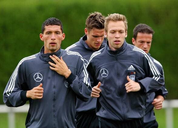 Lauftraining: Kevin Kuranyi (li.), Andreas Hinkel (re.) und Sebastian Kehl (alle Deutschland) Fußball Herren Nationalmannschaftstraining 2003, Nationalmannschaft, Nationalteam, Training Gruppe Bremen