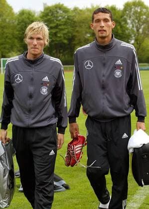 Kevin Kuranyi (re.) und Benjamin Lauth (beide Deutschland) - Abgang Fußball Herren Nationalmannschaftstraining 2003, Nationalmannschaft, Nationalteam, Training Gruppe Bremen