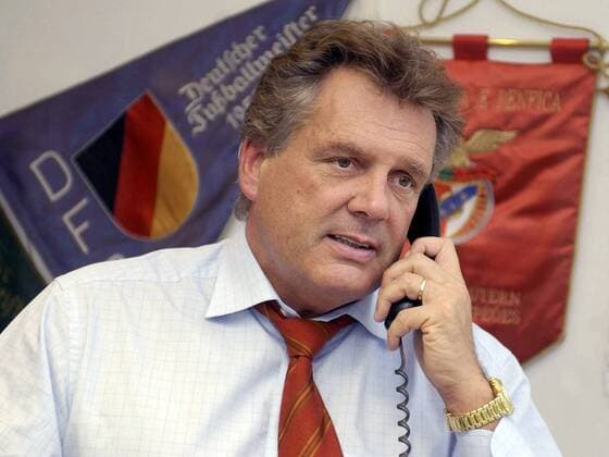 Vorstandsvorsitzender Rene Charles Jäggi (Lautern) am Telefon Fußball 1. BL Herren Saison 2002 2003, 1. FC Kaiserslautern, Vdig Einzelbild Kaiserslautern