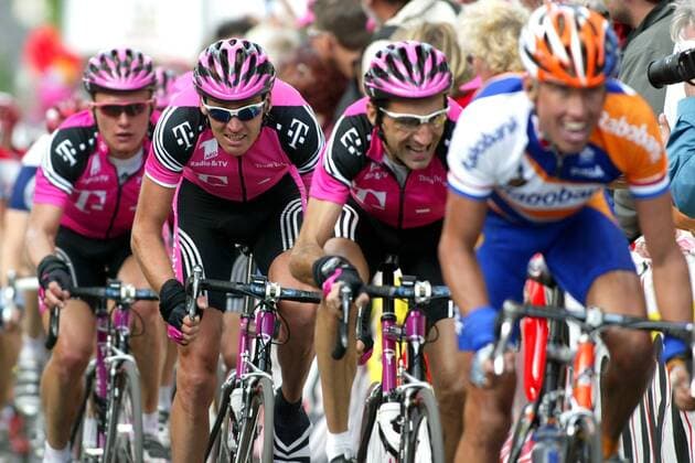 Mario Aerts (Belgien Team Telekom, 2.v.li.) Radsport Herren Rund um den Henninger Turm 2003, Straße, Rad, Straßenradsport Gruppe Frankfurt M.