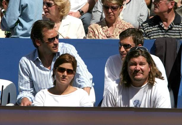Der Roger-Federer-Clan; vorn: Freundin Miroslava Vavrinec (Schweiz) und Trainer Peter Lundgren (Schweden), dahinter Patrik Tajni (li.) und Reto Staubli (beide Schweiz) Tennis Herren BMW Open 2003, ATP-Tour, Finale Gruppe München