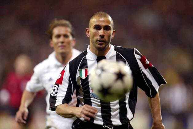 Marco di Vaio (Juve) am Ball Fußball EC 1 Herren Champions League 2002 2003, Halbfinale, Madrid - Juventus Turin 2:1, Vdig, Einzelbild Madrid  