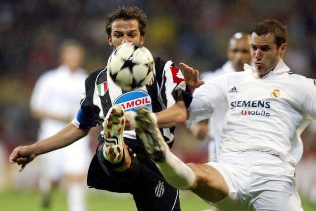 Ivan Helguera (Real, re.) gegen Alessandro del Piero (Juve) Fußball EC 1 Herren Champions League 2002 2003, Halbfinale, Real Madrid - Juventus Turin 2:1, Vdig, Gruppe Madrid Dynamik,  