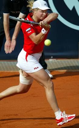 Kim Clijsters (Belgien) - beidhändige Rückhand Tennis Damen German Open 2003, WTA-Tour, Sand, Sandplatz, Sandplatztennis, Sandplatzturnier Einzelbild Berlin Dynamik,