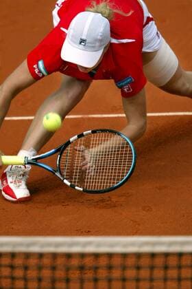 Kim Clijsters (Belgien) - Rückhandvolley Tennis Damen German Open 2003, WTA-Tour, Sand, Sandplatz, Sandplatztennis, Sandplatzturnier Einzelbild Berlin Dynamik,