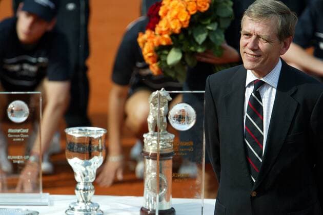DTB-Präsident Dr. Georg Freiherr von Waldenfels (Deutschland) bei der Siegerehrung Tennis Damen German Open 2003, WTA-Tour Einzelbild Berlin