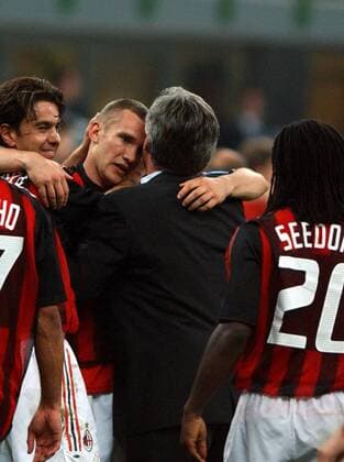 Andrej Schewtschenko (Mitte), Alessandro Costacurta (li.) und Trainer Carlo Ancelotti (alle Milan) - Schlußjubel Fußball EC 1 Herren Champions League 2002 2003, AC Mailand, Halbfinale, Vdig Gruppe Mailand Freude,