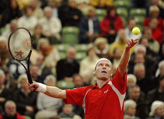 Rainer Schüttler (Deutschland) - Aufschlag Tennis Herren German Open 2003, Masters Series, ATP-Tour, Vdig Einzelbild Rothenbaum Hamburg