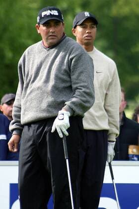 Angel Cabrera (Argentinien, li.) und Eldrick Tiger Woods (USA) Golf Herren Deutsche Bank SAP Open 2003, Golfen Gruppe Gut Kaden Hamburg Alveslohe