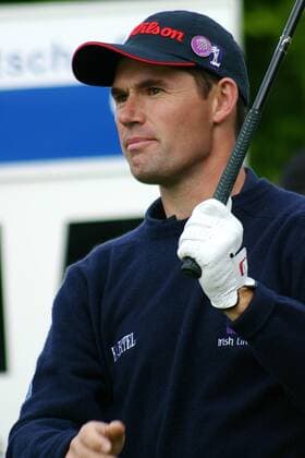 Padraig Harrington (Irland) schaut seinem Abschlag hinterher Golf Herren Deutsche Bank SAP Open 2003, Golfen Einzelbild Gut Kaden Hamburg Alveslohe