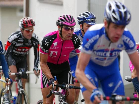 Erik Zabel (Deutschland Team Telekom, Mitte) Radsport Herren Bayern-Rundfahrt 2003, Bayernrundfahrt Straßenradsport, Straße, Rad Gruppe 4. Etappe: Plattling - Grafenau