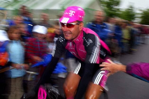 Erik Zabel (Deutschland Team Telekom) Radsport Herren Bayern-Rundfahrt 2003, Bayernrundfahrt Straßenradsport, Straße, Rad Einzelbild 4. Etappe: Plattling - Grafenau Freude,
