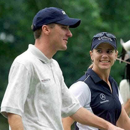 Annika Sörenstam (Schweden) im Gespräch mit Aaron Barber (USA) - als erste Frau seit 1945 nimmt sie an einem Herrengolfturnier teil Golf US-PGA-Tour, Bank of America Colonial 2003, Golfen, Vdig Gruppe Anika, Frau, Frauen, Frauengolf Fort Worth Texas  