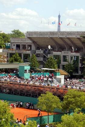 Nebenplätze und die Rückseite der Tribünen des Court Central von Roland Garros Tennis Herren French Open 2003, Grand Slam, ATP-Tour, Sand, Sandplatz, Sandplatztennis, Sandplatzturnier, Totale Roland Garros Paris  