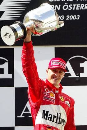 Michael Schumacher (Deutschland Ferrari) mit dem Siegerpokal Motorsport Grand Prix Herren Großer Preis von Österreich 2003, Formel 1 Weltmeisterschaft, F1, F, GP, WM, Vdig Einzelbild A1-Ring Zeltweg-Spielberg Freude,