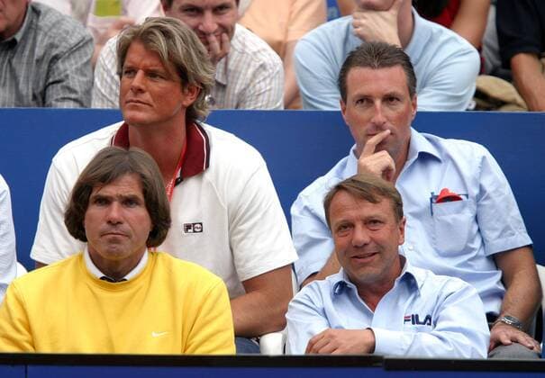 Dirk Hordorff (vorn re., Trainer von Rainer Schüttler), Peter Haas (vorn li., Vater von Thomas), FILA-Marketingchef Dominik Böttcher (hinten li.) und Stefan Wechslberger (Global Sports, alle Deutschland) Tennis Herren BMW-Open 2003, ATP-Tour Gruppe München