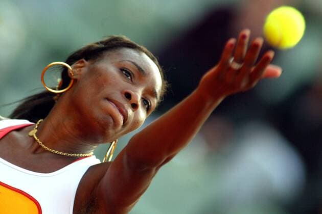 Venus Williams (USA) - Aufschlag Tennis Damen French Open 2003, Grand Slam, WTA-Tour, Einzelbild Roland Garros Paris  