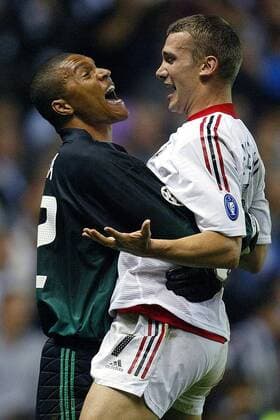 Torwart Dida (li.) und Andrej Schewtschenko (beide Milan) - Siegesjubel nach dem gewonnenem Elfmeterschießen Fußball EC 1 Herren Champions League 2002 2003, AC Mailand, Finale, Endspiel, Andriy, Andrii, Andri, Andry, Andrei, Gruppe Old Trafford, Emotionen, Umarmung, umarmen, Manchester Glück Freude, Begeisterung,