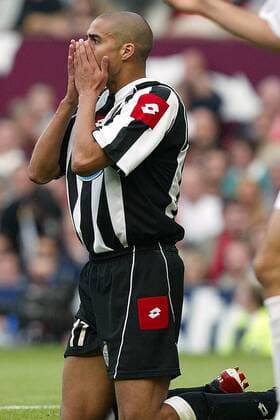 David Trezeguet (Juve) fassungslos nach dem verlorenen Elfmeterschießen, bei dem er selbst nicht traf Fußball EC 1 Herren Champions League 2002 2003, Finale, Juventus Turin, Endspiel, Vdig Einzelbild Old Trafford Manchester Enttäuschung, Verzweiflung,