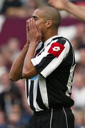 David Trezeguet (Juve) fassungslos nach dem verlorenen Elfmeterschießen, bei dem er selbst nicht traf Fußball EC 1 Herren Champions League 2002 2003, Finale, Juventus Turin, Endspiel, Vdig Einzelbild Old Trafford Manchester Enttäuschung, Verzweiflung,