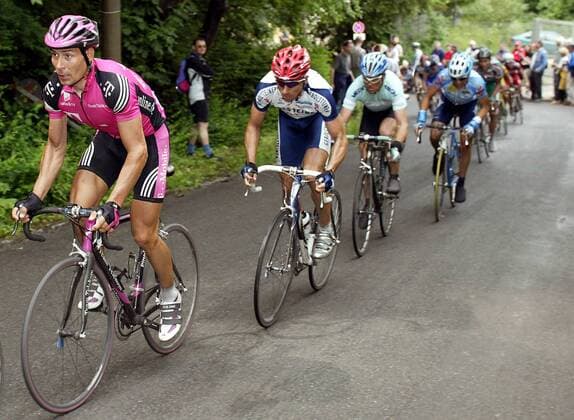 Erik Zabel (Deutschland Team Telekom) führt das Feld an Radsport Herren TEAG Rund um die Hainleite 2003, Straßenradsport, Rad, Straße, Vdig Gruppe Erfurt