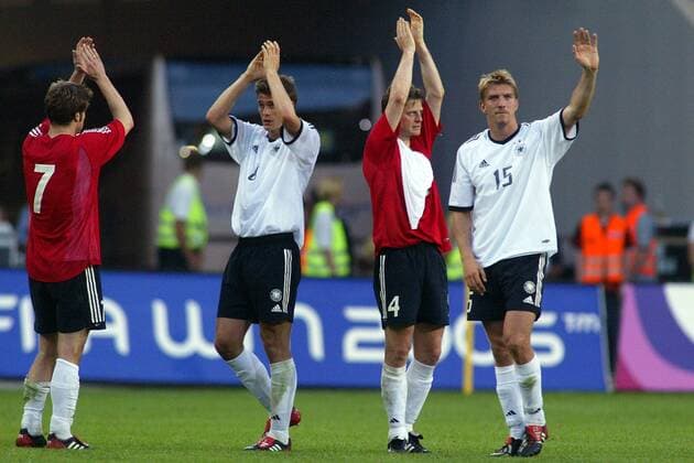 Schlußjubel Deutschland, v.re.: Marco Rehmer, Christian Wörns, Sebastian Kehl und Torsten Frings Fußball Länderspiel Herren Länderspiel 2003, Nationalmannschaft, Nationalteam, Nationaltrikot, Freundschaftsspiel, Testspiel Gruppe Wolfsburg