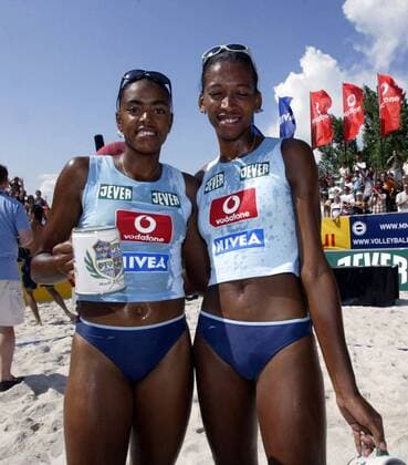 Die Siegerinnen Tamara Larrea Peraza (re.) und Dalixia Fernandez Grasset (beide Kuba) Beachvolleyball Damen Vodafone Masters 2003, Beach, Vdig Gruppe Tegernsee