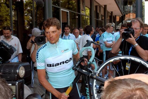 Jan Ullrich (Deutschland Bianchi) präsentiert sich und sein Rad Radsport Herren Deutschlandtour 2003, Deutschland-Tour, Rundfahrt, Deutschlandrundfahrt, Vorstellung, Präsentation Gruppe Dresden