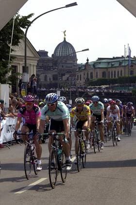 Jan Ullrich (Bianchi Deutschland) führt zum Auftakt der Deutschlandtour das Fahrerfeld an Radsport Herren Deutschlandtour 2003, Deutschland-Tour, Deutschlandrundfahrt, Rundfahrt, Vdig, Gruppe Dresden